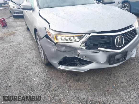 2020 Acura TLX w/Technology Pkg with VIN 19UUB1F52LA012204, listed as a IAAI auction lot 41467041 with 31,484 mi miles. Bid and sale history available at carsss.com. Image 6.