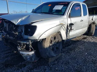 2006 Toyota Tacoma with VIN 5TEUU42N76Z213509, listed as a IAAI auction lot 41520977 with 186,804 mi miles. Bid and sale history available at carsss.com. Image 6.