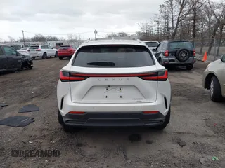 2025 Lexus NX 350 z VIN JTJAGCEZ0S2019256, wystawiony jako IAAI lot #41722719 z przebiegiem 8560 mil mil oraz . Historia ofert i sprzedaży dostępna na DreamBid. Obrazek 17.