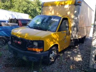 2003 GMC Savana Commercial C6Y SRW with VIN 1GDHG31U931902268, listed as a Copart auction lot 64520103 with Not Provided miles and Salvage Title. Bid and sale history available at carsss.com. Image 1.