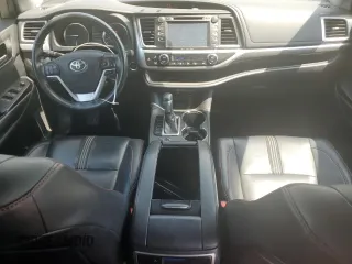 2019 Toyota Highlander SE with VIN 5TDJZRFH5KS602615, listed as a Copart auction lot 61910975 with 75,510 mi miles and Salvage title. Bid and sale history available at DreamBid. Image 8.