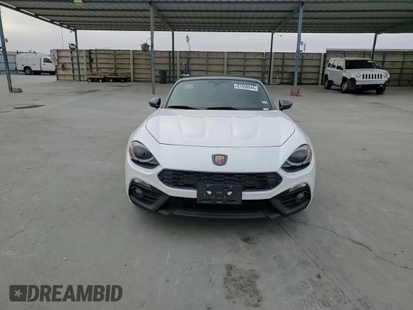 2019 FIAT 124 Spider Urbana Edition z VIN JC1NFAEK2K0142905, wystawiony jako Copart lot #87458644 z przebiegiem 33 680 mil mil oraz Szkoda całkowita • Salvage title. Historia ofert i sprzedaży dostępna na DreamBid. Obrazek 11.