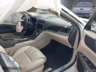 2017 Lincoln Continental Select with VIN 1LN6L9TK3H5605885, listed as a IAAI auction lot 41123925 with 142,077 mi miles. Bid and sale history available at carsss.com. Image 5.