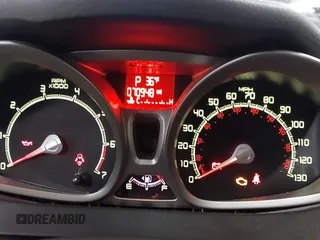 2013 Ford Fiesta SE z VIN 3FADP4BJ7DM225471, wystawiony jako IAAI lot #41625556 z przebiegiem 70 948 mil mil oraz . Historia ofert i sprzedaży dostępna na DreamBid. Obrazek 7.