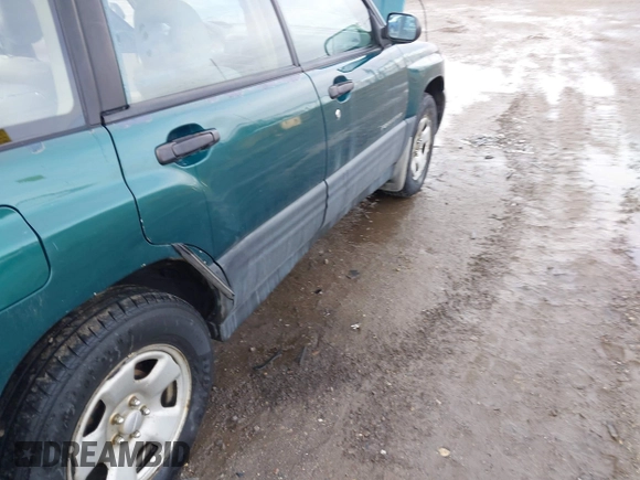 2001 Subaru Forester L with VIN JF1SF63501G733293, listed as a IAAI auction lot 41922722 with 333,291 mi miles. Bid and sale history available at carsss.com. Image 16.