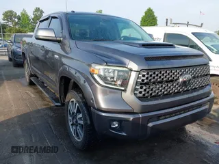 2018 Toyota Tundra SR5 z VIN 5TFDW5F18JX748159, wystawiony jako IAAI lot #42082288 z przebiegiem 67 725 mil mil oraz . Historia ofert i sprzedaży dostępna na DreamBid. Obrazek 1.