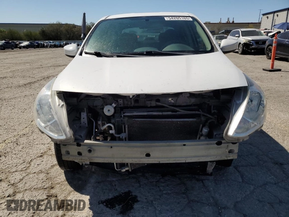 2017 Nissan Versa S z VIN 3N1CN7APXHL867247, wystawiony jako Copart lot #54205165 z przebiegiem 98 164 mil mil oraz Szkoda całkowita • Salvage title. Historia ofert i sprzedaży dostępna na DreamBid. Obrazek 5.