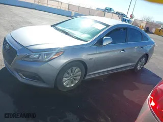 2017 Hyundai Sonata Hybrid SE with VIN KMHE24L11HA045879, listed as a IAAI auction lot 41841807 with 220,755 mi miles. Bid and sale history available at carsss.com. Image 14.
