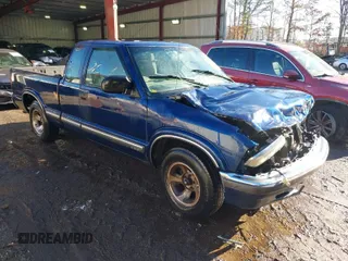 2001 Chevrolet S-10 LS with VIN 1GCCS19W718185056, listed as a IAAI auction lot 41268346 with 158,052 mi miles and . Bid and sale history available at DreamBid. Image 1.