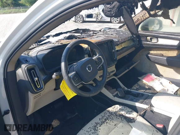 2020 Volvo XC40 Momentum with VIN YV4162UK1L2262562, listed as a IAAI auction lot 41437307 with Not Provided miles and . Bid and sale history available at DreamBid. Image 15.