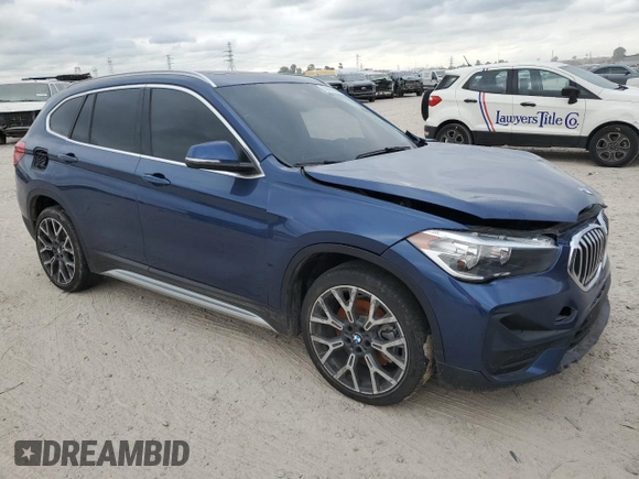 2021 BMW X1 sDrive28i with VIN WBXJG7C08M5T38777, listed as a Copart auction lot 53390985 with 32,148 mi miles and Salvage Title. Bid and sale history available at carsss.com. Image 4.
