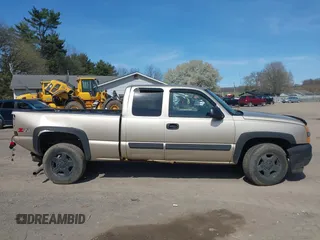 2005 Chevrolet Silverado 1500 Z71 with VIN 2GCEK19B951171707, listed as a IAAI auction lot 42062775 with 129,044 mi miles and . Bid and sale history available at DreamBid. Image 13.