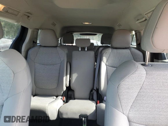 2023 Toyota Sienna LE z VIN 5TDKRKEC9PS178719, wystawiony jako Copart lot #54421745 z przebiegiem 33 530 mil mil oraz Szkoda całkowita • Salvage title. Historia ofert i sprzedaży dostępna na DreamBid. Obrazek 10.