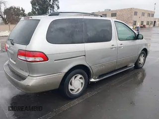 2001 Toyota Sienna LE with VIN 4T3ZF13CX1U400520, listed as a IAAI auction lot 41725348 with 258,267 mi miles. Bid and sale history available at carsss.com. Image 4.