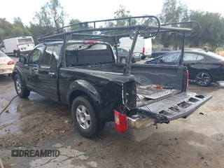 2007 Nissan Frontier SE z VIN 1N6AD09U97C454851, wystawiony jako IAAI lot #41566108 z przebiegiem 224 251 mil mil oraz . Historia ofert i sprzedaży dostępna na DreamBid. Obrazek 3.