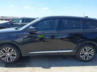 2018 Mitsubishi Outlander SE z VIN JA4AD3A32JZ067046, wystawiony jako IAAI lot #42098647 z przebiegiem 66 028 mil mil oraz . Historia ofert i sprzedaży dostępna na DreamBid. Obrazek 14.