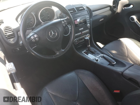 2005 Mercedes-Benz SLK 230/320 z VIN WDBWK56F35F022445, wystawiony jako Copart lot #53708015 z przebiegiem 130 264 mil mil oraz Szkoda całkowita • Salvage title. Historia ofert i sprzedaży dostępna na DreamBid. Obrazek 8.