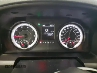 2018 Ram 1500 Tradesman z VIN 3C6JR6DT3JG181018, wystawiony jako Copart lot #57767115 z przebiegiem 146 687 mil mil oraz Nie do naprawy • Non repairable. Historia ofert i sprzedaży dostępna na DreamBid. Obrazek 9.