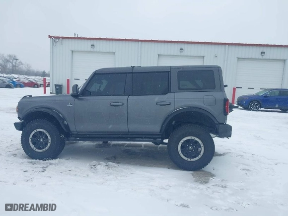 2024 Ford Bronco Outer Banks with VIN 1FMDE8BH8RLA69580, listed as a IAAI auction lot 41305407 with 3,864 mi miles. Bid and sale history available at carsss.com. Image 15.