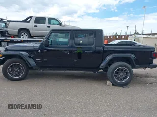 2023 Jeep Gladiator High Altitude z VIN 1C6HJTFG5PL552826, wystawiony jako IAAI lot #42288319 z przebiegiem 55 165 mil mil oraz . Historia ofert i sprzedaży dostępna na DreamBid. Obrazek 14.