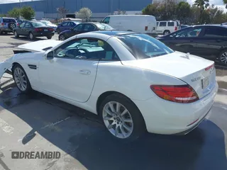 2019 Mercedes-Benz SLC 300 z VIN WDDPK3JA1KF163070, wystawiony jako IAAI lot #41785084 z przebiegiem 58 585 mil mil oraz . Historia ofert i sprzedaży dostępna na DreamBid. Obrazek 3.