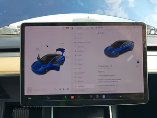 2019 Tesla Model 3 Mid Range z VIN 5YJ3E1EA8KF308947, wystawiony jako IAAI lot #39617997 z przebiegiem 70 831 mil mil oraz . Historia ofert i sprzedaży dostępna na DreamBid. Obrazek 18.