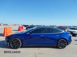2020 Tesla Model 3 Performance z VIN 5YJ3E1EC7LF641918, wystawiony jako IAAI lot #41984261 z przebiegiem 50 202 mil mil oraz . Historia ofert i sprzedaży dostępna na DreamBid. Obrazek 15.
