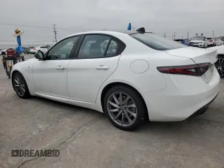 2024 Alfa Romeo Giulia Veloce z VIN ZARFAMBN4R7684973, wystawiony jako Copart lot #55316335 z przebiegiem 5175 mil mil oraz Tytuł czysty. Historia ofert i sprzedaży dostępna na DreamBid. Obrazek 2.