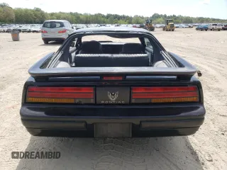 1987 Pontiac Firebird z VIN 1G2FS2184HL222415, wystawiony jako Copart lot #54878805 z przebiegiem 97 287 mil mil oraz Szkody całkowita. Historia ofert i sprzedaży dostępna na DreamBid. Obrazek 6.