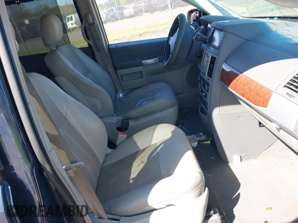 2008 Chrysler Town & Country Touring with VIN 2A8HR54P68R787835, listed as a IAAI auction lot 42057078 with Not Provided miles and . Bid and sale history available at carsss.com. Image 5.