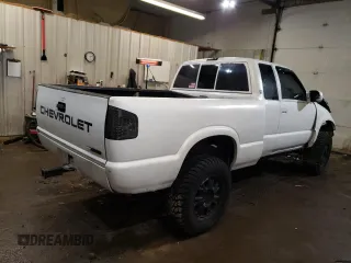 2003 GMC Sonoma SLS with VIN 1GTCT19X938160510, listed as a Copart auction lot 85343934 with 153,593 mi miles and Salvage Title. Bid and sale history available at carsss.com. Image 3.