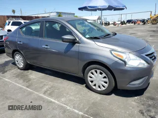 2016 Nissan Versa S z VIN 3N1CN7AP6GL840268, wystawiony jako Copart lot #55103695 z przebiegiem 106 331 mil mil oraz Czysty tytuł • Clean title. Historia ofert i sprzedaży dostępna na DreamBid. Obrazek 4.