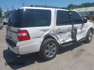 2017 Ford Expedition XLT z VIN 1FMJU1JT4HEA13710, wystawiony jako IAAI lot #42561621 z przebiegiem 193 991 mil mil oraz . Historia ofert i sprzedaży dostępna na DreamBid. Obrazek 4.