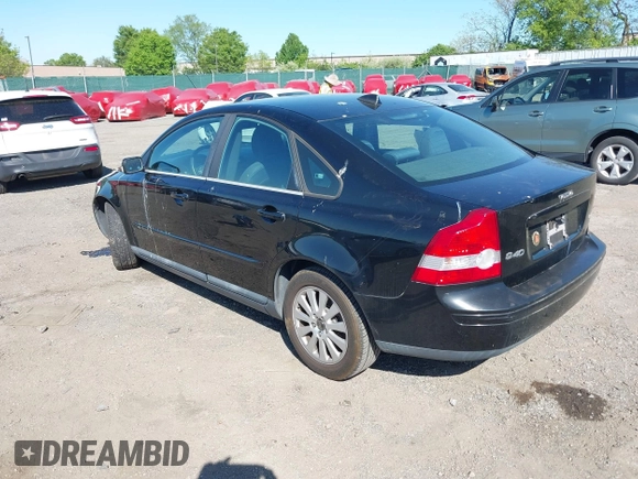 2005 Volvo S40 with VIN YV1MS382852109136, listed as a IAAI auction lot 42122931 with 151,720 mi miles. Bid and sale history available at carsss.com. Image 3.