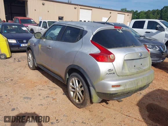 2013 Nissan Juke SL z VIN JN8AF5MV1DT208256, wystawiony jako IAAI lot #42272844 z przebiegiem 98 690 mil mil oraz . Historia ofert i sprzedaży dostępna na DreamBid. Obrazek 3.