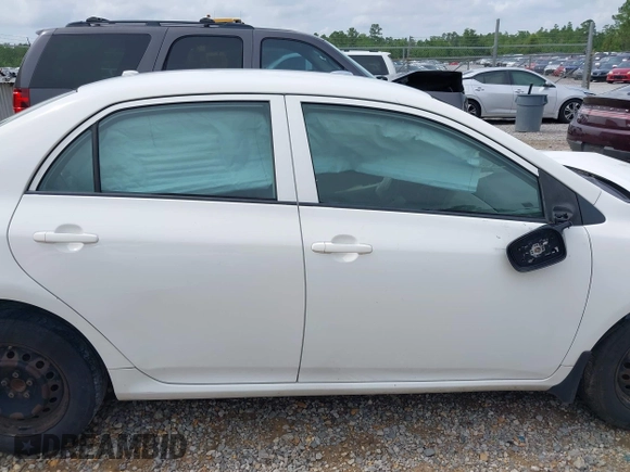 2010 Toyota Corolla z VIN JTDBU4EE7A9109478, wystawiony jako IAAI lot #42358869 z przebiegiem 106 095 mil mil oraz . Historia ofert i sprzedaży dostępna na DreamBid. Obrazek 13.