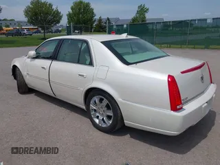 2011 Cadillac DTS Platinum Collection z VIN 1G6KP5ES8BU134913, wystawiony jako IAAI lot #42346157 z przebiegiem 60 608 mil mil oraz . Historia ofert i sprzedaży dostępna na DreamBid. Obrazek 3.