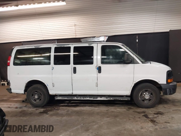 2012 Chevrolet Express Passenger LS z VIN 1GAWGPFGXC1114016, wystawiony jako IAAI lot #41514481 z przebiegiem 294 040 mil mil oraz . Historia ofert i sprzedaży dostępna na DreamBid. Obrazek 13.