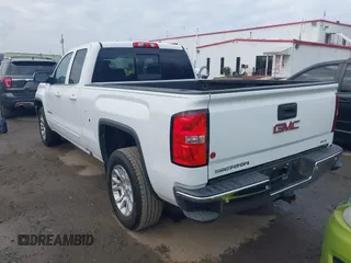 2017 GMC Sierra 1500 SLE z VIN 1GTV2MEC0HZ311932, wystawiony jako IAAI lot #40888769 z przebiegiem 72 676 mil mil oraz . Historia ofert i sprzedaży dostępna na DreamBid. Obrazek 3.