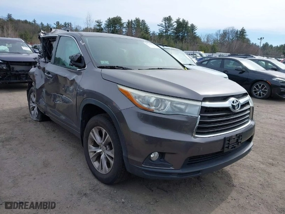 2015 Toyota Highlander LE with VIN 5TDBKRFH4FS180612, listed as a IAAI auction lot 41728026 with 87,764 mi miles. Bid and sale history available at carsss.com. Image 1.