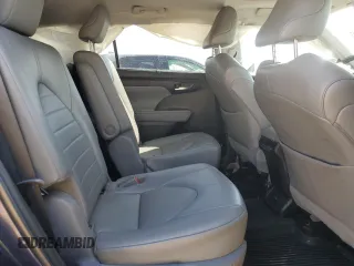 2022 Toyota Highlander XLE with VIN 5TDGZRBH8NS573003, listed as a Copart auction lot 56254485 with 19,293 mi miles and Salvage title. Bid and sale history available at DreamBid. Image 11.
