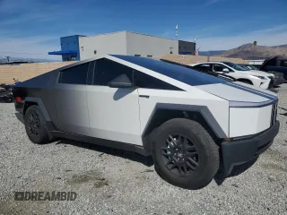 2024 Tesla Cybertruck Cyberbeast z VIN 7G2CEHEE0RA031839, wystawiony jako Copart lot #45773575 z przebiegiem 7133 mil mil oraz Szkody całkowita. Historia ofert i sprzedaży dostępna na DreamBid. Obrazek 4.