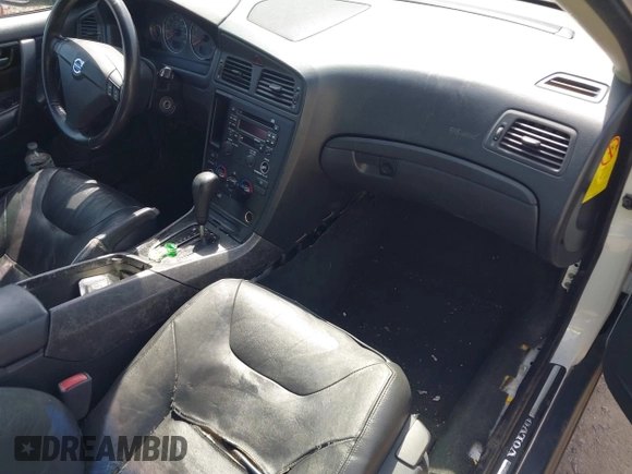 2004 Volvo S60 with VIN YV1RS61T642380706, listed as a IAAI auction lot 41945632 with Not provided miles and . Bid and sale history available at DreamBid. Image 5.
