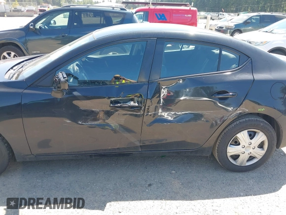2015 Mazda 3 i Sport z VIN JM1BM1U74F1239306, wystawiony jako IAAI lot #42353133 z przebiegiem 150 051 mil mil oraz . Historia ofert i sprzedaży dostępna na DreamBid. Obrazek 14.