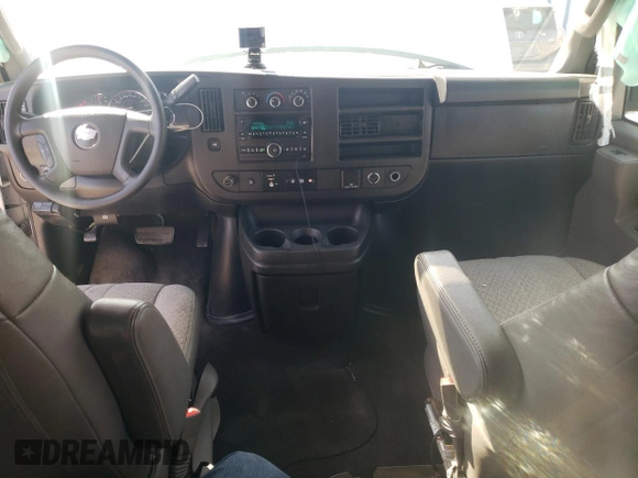2017 Chevrolet Express Passenger LT z VIN 1GAZGPFG0H1339243, wystawiony jako Copart lot #51465385 z przebiegiem 116 263 mil mil oraz Szkoda całkowita • Salvage title. Historia ofert i sprzedaży dostępna na DreamBid. Obrazek 8.