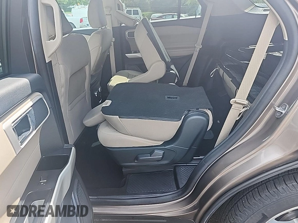 2021 Ford Explorer XLT z VIN 1FMSK8DHXMGB35691, wystawiony jako IAAI lot #42418719 z przebiegiem 64 847 mil mil oraz . Historia ofert i sprzedaży dostępna na DreamBid. Obrazek 4.