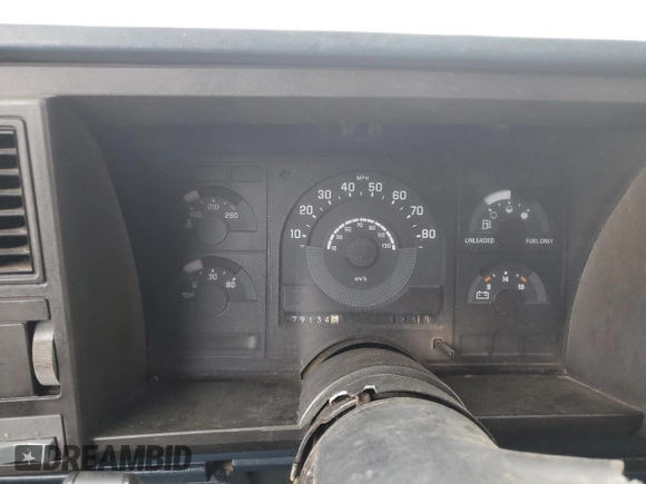1989 GMC Sierra 2500 z VIN 1GTGK24K8KE532683, wystawiony jako Copart lot #51434114 z przebiegiem 79 134 mil mil oraz Szkody całkowita. Historia ofert i sprzedaży dostępna na DreamBid. Obrazek 9.
