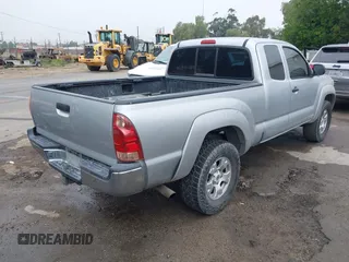 2006 Toyota Tacoma PreRunner z VIN 5TETU62N36Z153154, wystawiony jako IAAI lot #42450775 z przebiegiem 421 651 mil mil oraz . Historia ofert i sprzedaży dostępna na DreamBid. Obrazek 4.