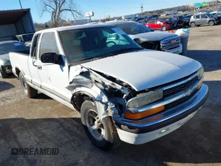 1999 Chevrolet S-10 LS with VIN 1GCCS19XXX8124043, listed as a IAAI auction lot 41730083 with 113,095 mi miles. Bid and sale history available at carsss.com. Image 1.
