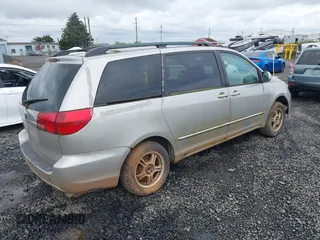 2004 Toyota Sienna XLE with VIN 5TDZA22C14S076563, listed as a IAAI auction lot 41980606 with 195,007 mi miles. Bid and sale history available at carsss.com. Image 4.